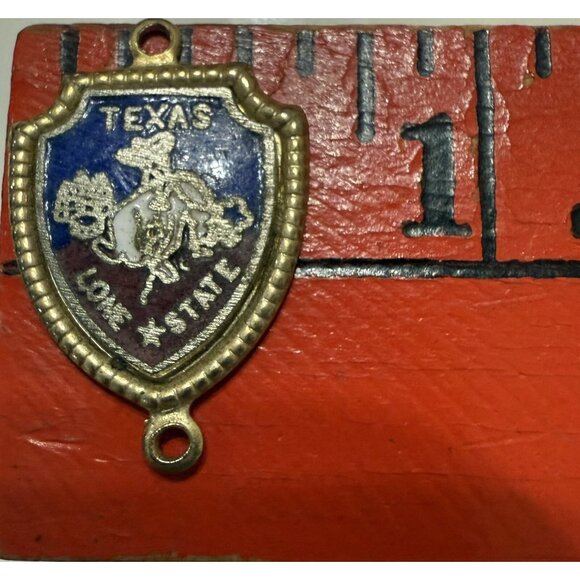Vintage Texas Shield Pendant/Charm Gold tone - Picture 4 of 4